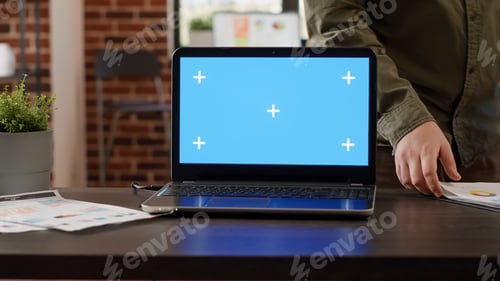 Preview: Laptop with greenscreen background in startup business workplace