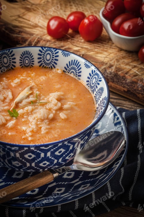 Preview: Fresh tomato soup with rice.