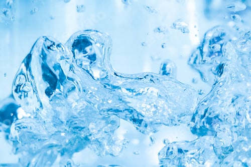 Preview: Bubbles in the water close-up. Beautiful splashes of liquid.