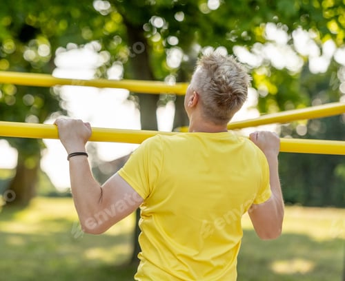 Preview: Man excersing with horizontal bar outdoors