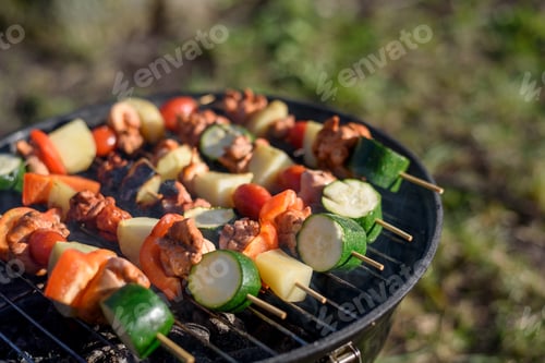 Preview: Pieces meat and vegetables bbq on grill