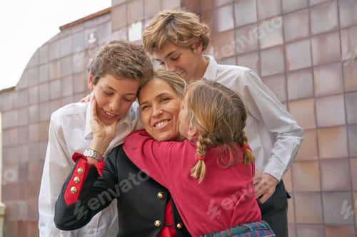Preview: Mother and sons