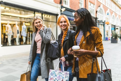Preview: Girls shopping and walking in the city