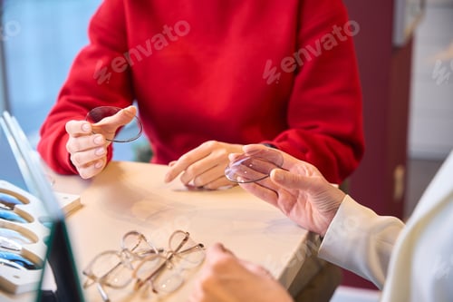 Preview: Women are looking at lenses for glasses frames