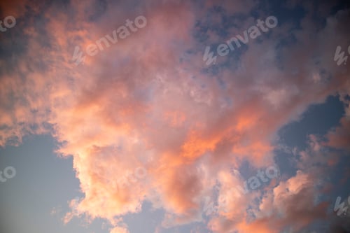 Vista previa: Plano fotográfico de los colores de las nubes al atardecer