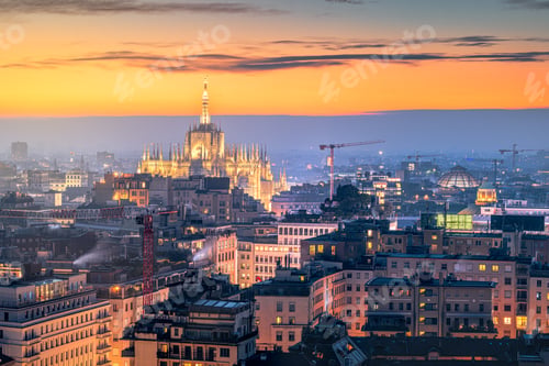 Preview: Milan, Italy cityscape with the Duomo