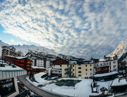 Preview: beautiful austrian town in snowy mountains