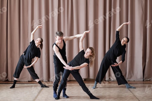 Preview: Dancers Working On Movements