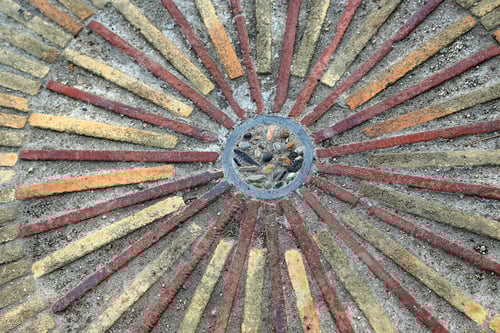 Preview: Patterned floor walkway in the park