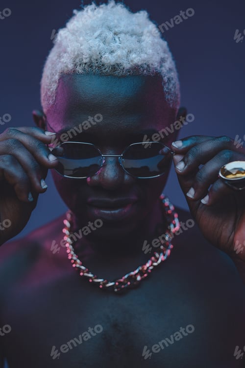 Preview: Handsome black man with sunglasses against dark background