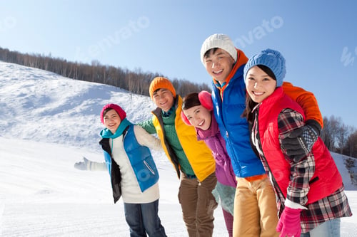 Preview: Happy young people in ski resort