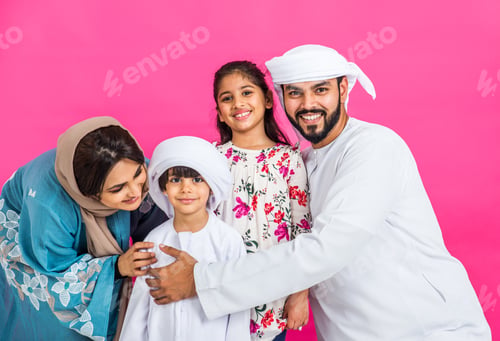 Preview: Emirates people in studio