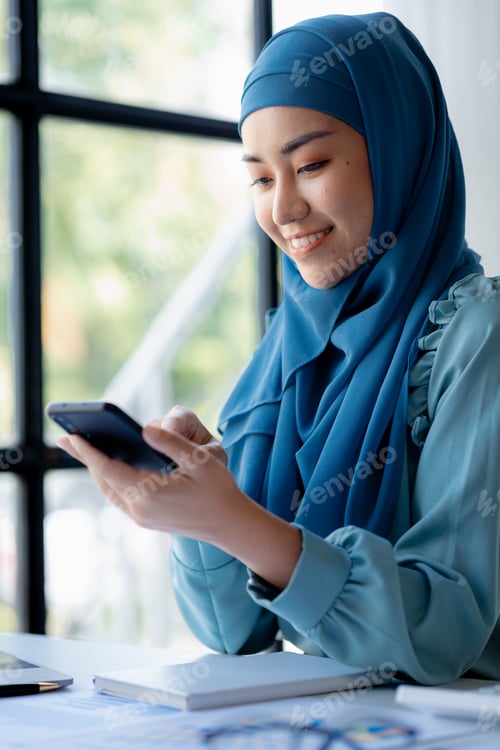 Preview: Asian women in hijab are using the mobile phone, administration and operations from the young, smart