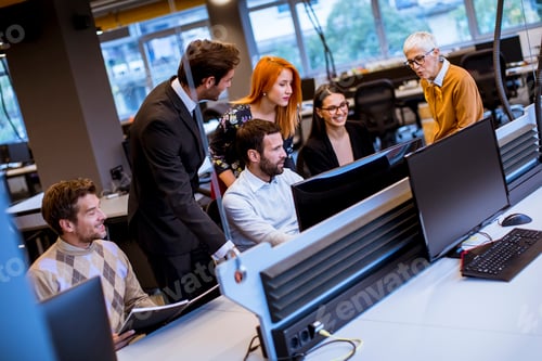 Preview: Senior businesswoman and young business people work in a modern office