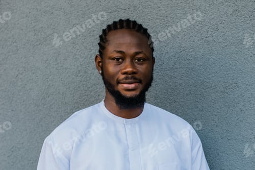 Preview: Close up portrait of a happy african american man smiling wearing ethnic dashiki clothes outdoor in