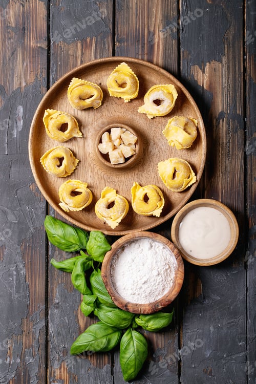 Preview: Raw traditional Itallian ravioli