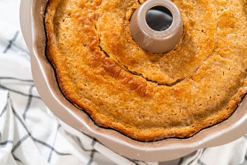 Preview: Cooling Delight: Freshly Baked Carrot Bundt Cake