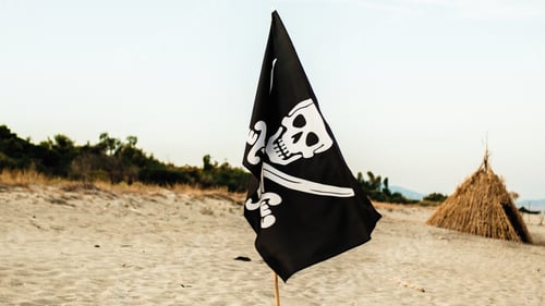 Preview: Pirate Flag on a sandy beach