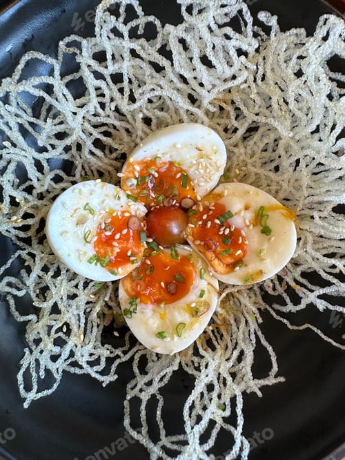 Preview: Onsen tamago with crispy deep fried vermicelli, Japanese cuisine.
