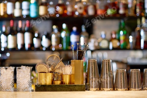 Preview: shakers, glasses, stirrers and strainers at bar