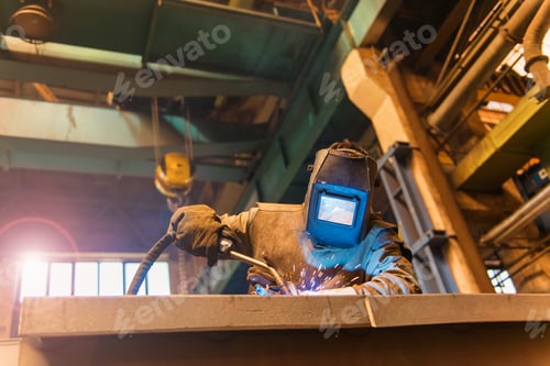 Preview: Man welding