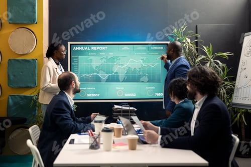 Preview: Financial advisor presenting his solutions to increase corporate income