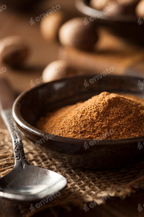 Preview: Raw Organic Dry Nutmeg
