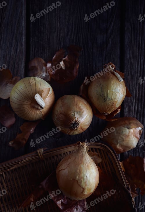 Preview: The onion on rusty wooden table