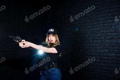 Preview: FBI female agent
