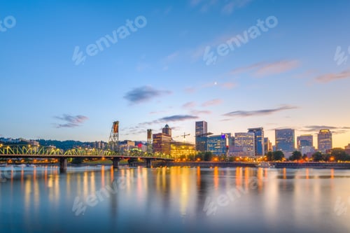 Preview: Portland, Oregon, USA skyline at dusk