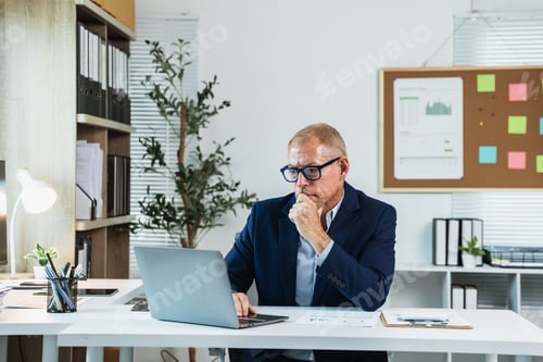 Preview: Businessman are seriously thoughtful working.