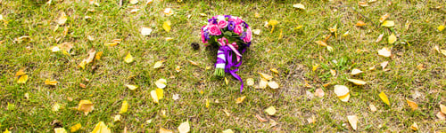 Preview: Close-up of wedding bouquet on the grass