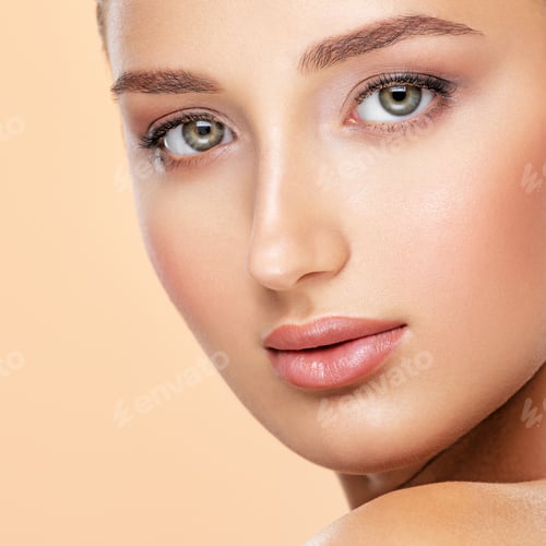 Vista previa: Beautiful face of young caucasian woman with perfect health fresh skin