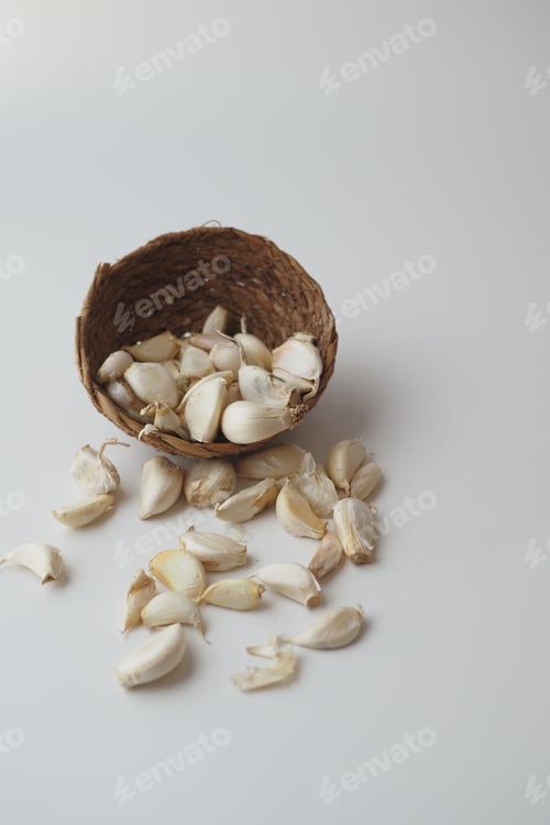 Preview: close up pf garlic on white background,