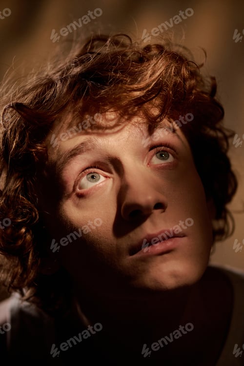 Preview: Man Looking at Sun