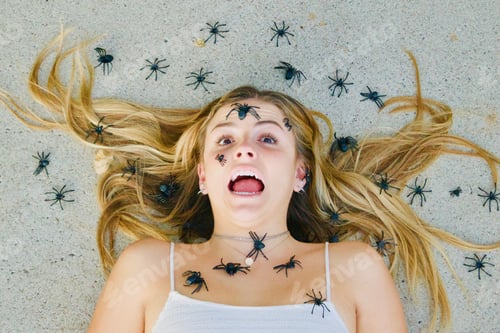 Preview: Frightened Woman Surrounded by Spiders for Halloween Fun