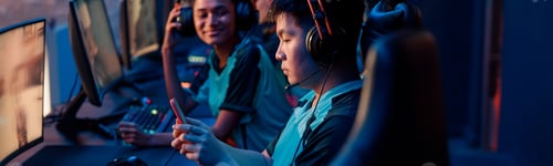 Preview: Competitive gamer playes on smartphone in cyber club