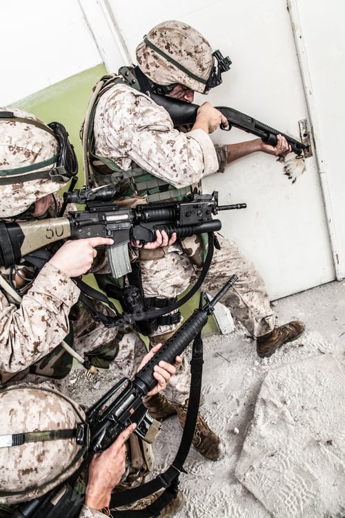 Preview: Marines clearing rooms with fight in city quarter