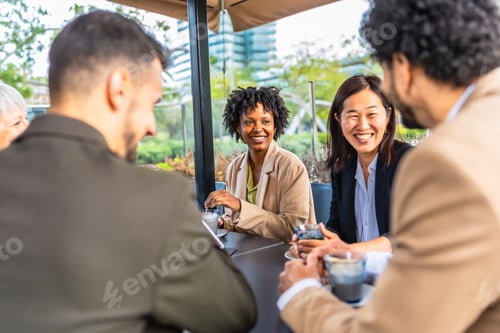 Preview: Relaxed business people in a cafeteria during work break