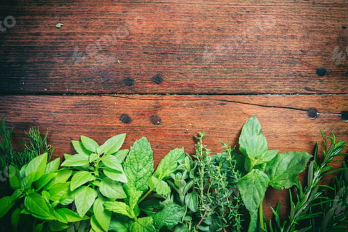 Preview: Herbs on a wooden surface