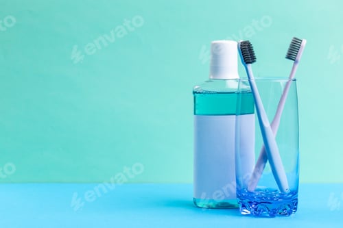 Preview: Toothbrushes in glass