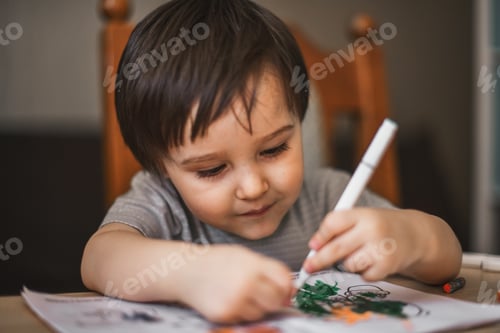 Preview: kid draws with markers
