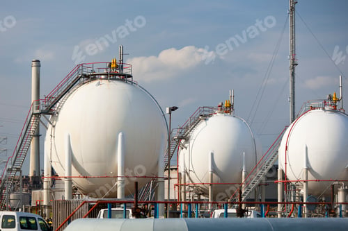 Preview: Refinery Storage Tanks