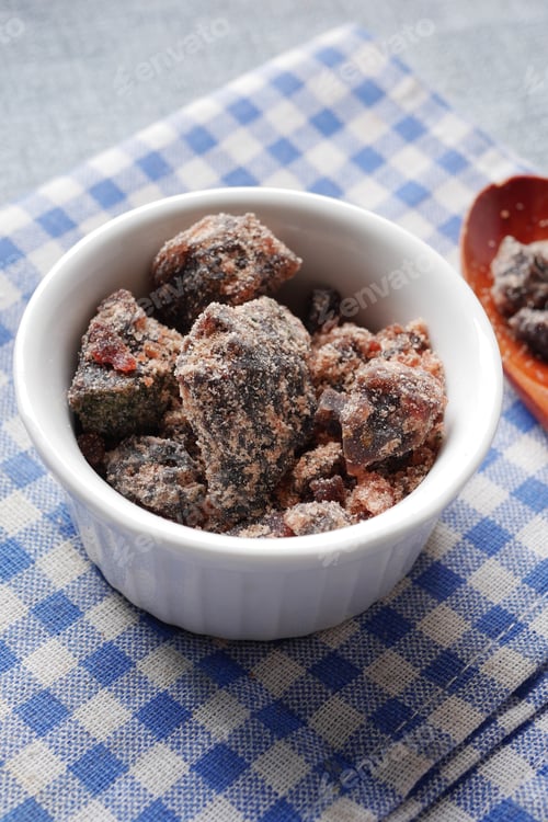 Preview: Himalayan black salt rock crystals, Kala Namak in a container on table