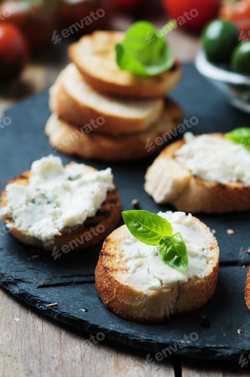Preview: Italian crostini with gorgonzola