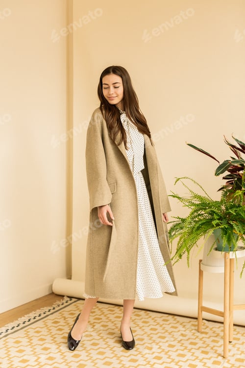 Preview: Fashion portrait of young beautiful woman wearing autumn spring outfit.