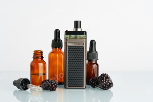 Preview: Vape smoking liquid with berry flavor close up