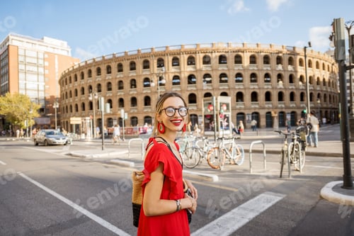 Preview: Woman traveling in Valencia city