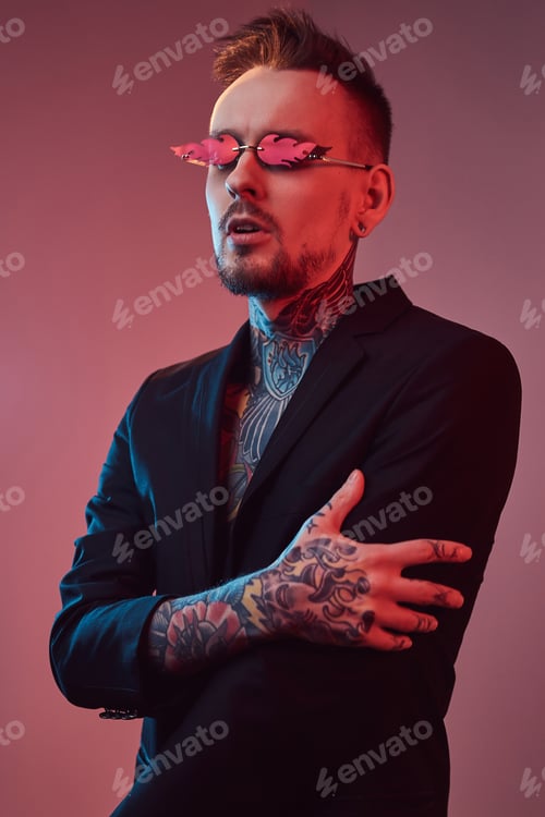 Preview: Stylish bearded dude with sunglasses posing in colourful background