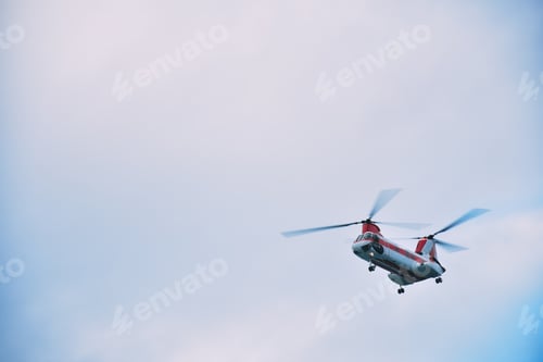 Preview: rescue helicopter, in training to rescue people